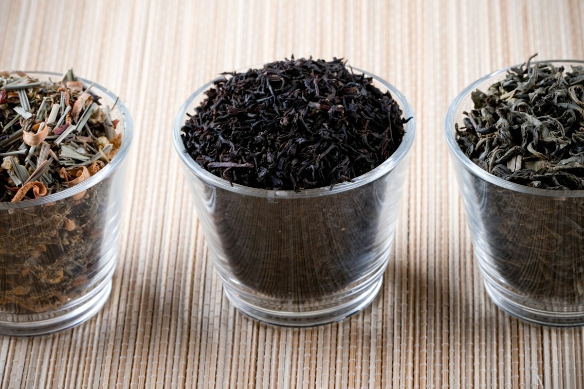 Oolong tea with complex flavor profile